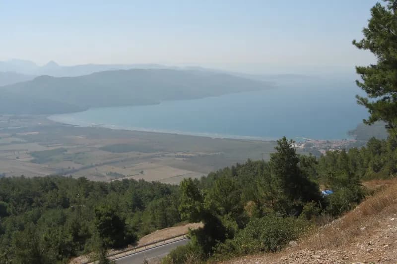 Marmaris'ten Akyaka'ya Araçla: Yol, Park ve Sakar Manzarası